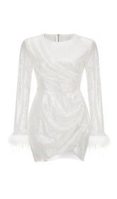 MINIKLEID MIT PAILLETTEN UND FEDERN IN WEISS